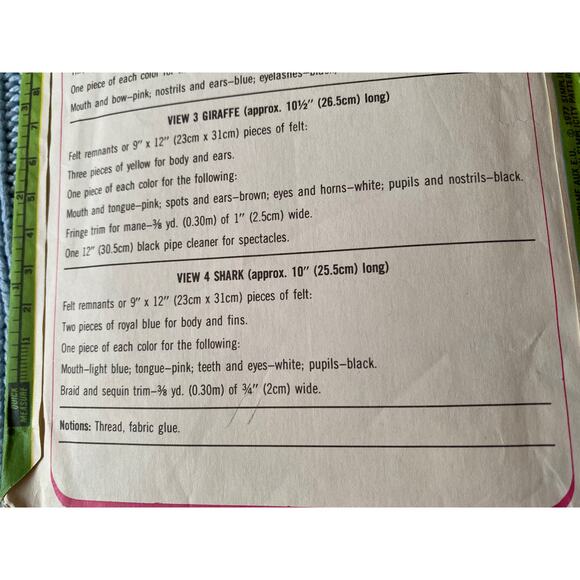 Simplicity 8365 Hand puppets pattern - Picture 4 of 4